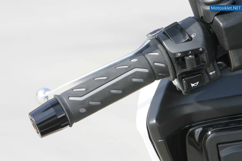 Kymco-K-XCT-300-2012-model-011