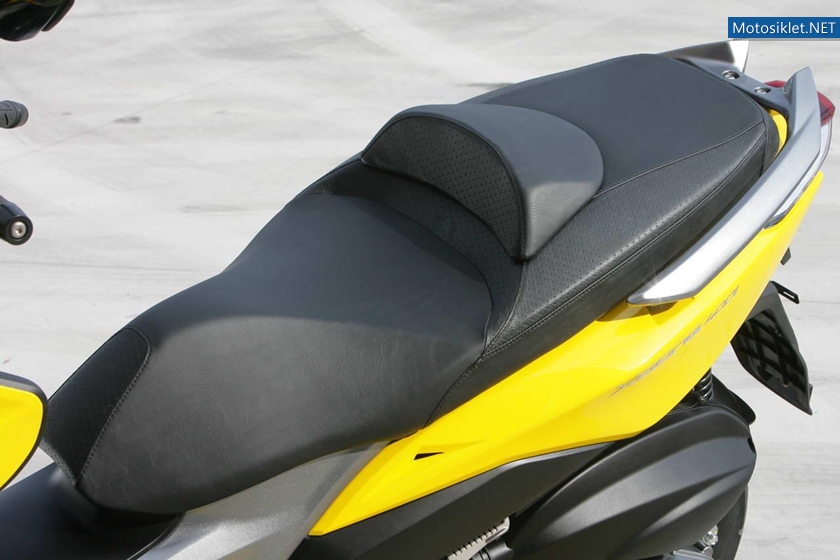 Kymco-Xciting-400-2012-model-006