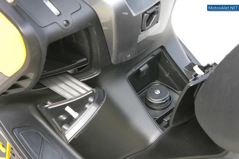 Kymco-Xciting-400-2012-model-010
