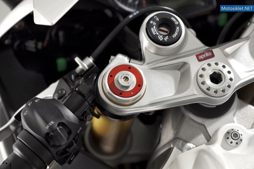Aprilia-RSV4-R-APRC-e-Factory-021