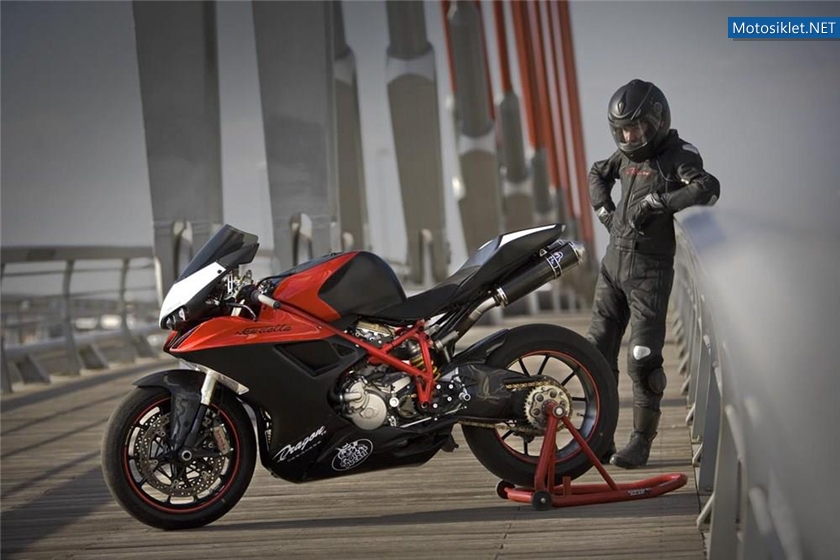 DUCATI-Vendetta-001