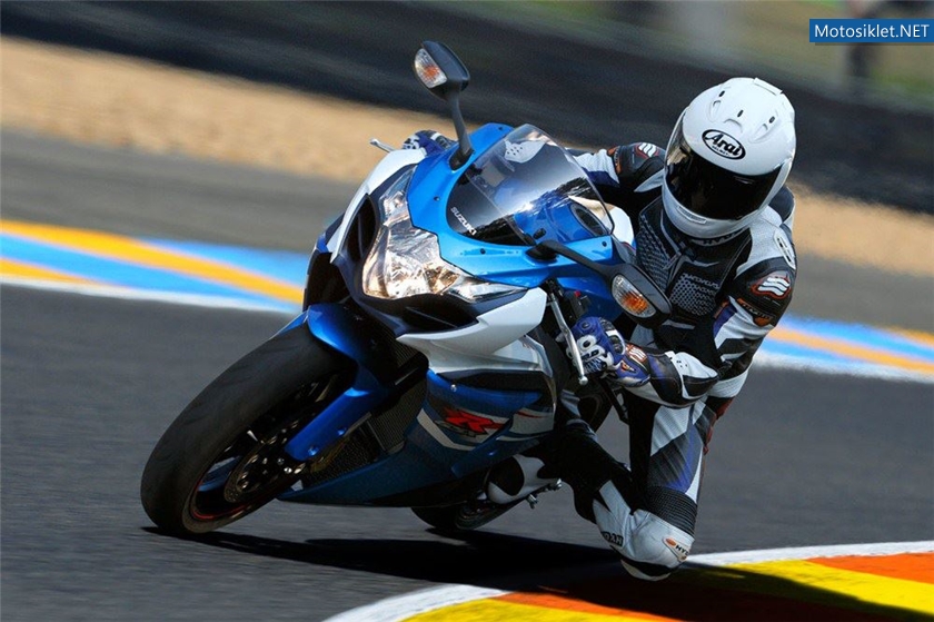 2012-Suzuki-GSX-R1000-008
