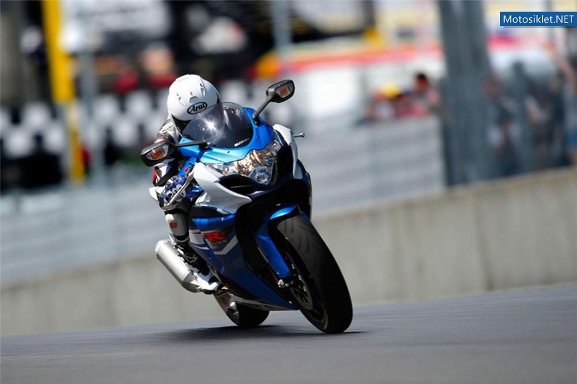 2012-Suzuki-GSX-R1000-009