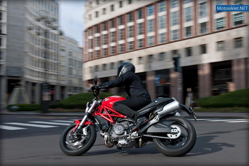 Ducati-Monster-795-004