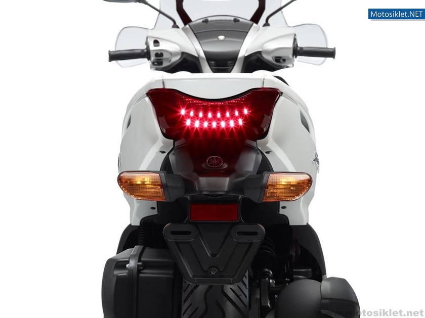 Yamaha-Xenter-125-150-015