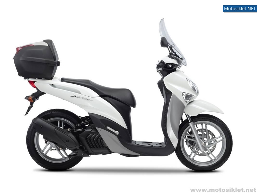 Yamaha-Xenter-125-150-022