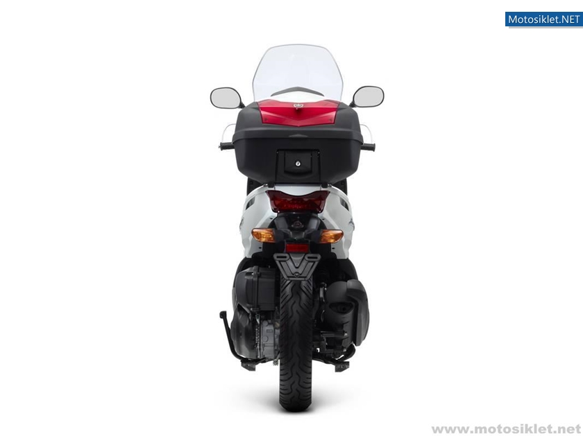 Yamaha-Xenter-125-150-030