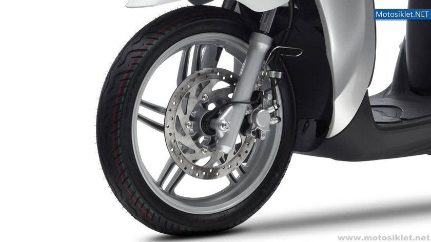 Yamaha-Xenter-125-150-031