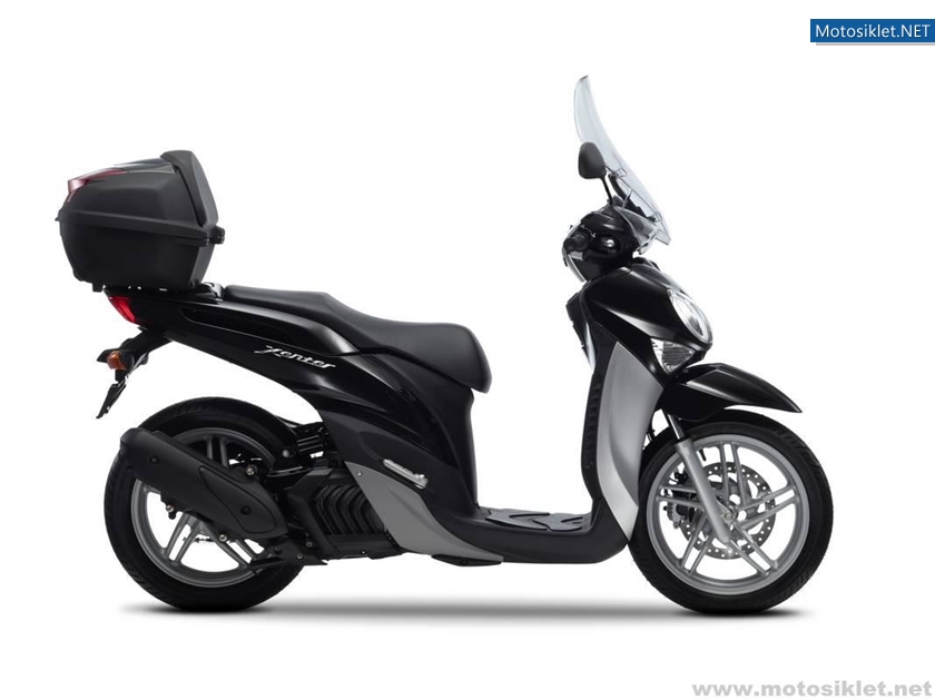 Yamaha-Xenter-125-150-036