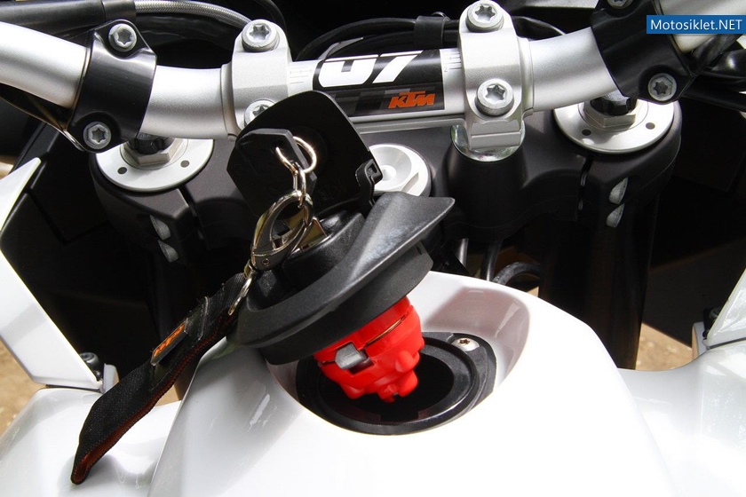 KTM-990-SM-T-011