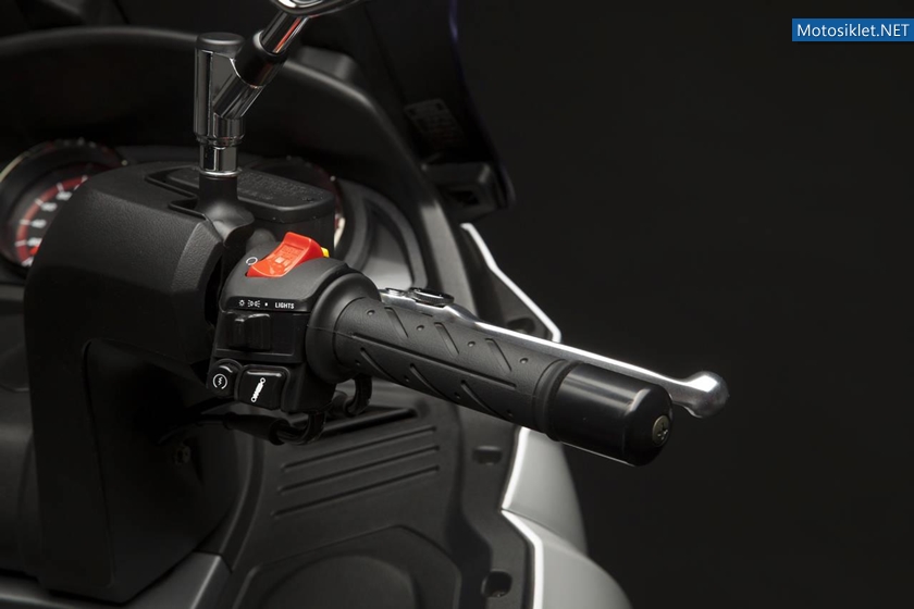 Kymco-MyRoad-700-028