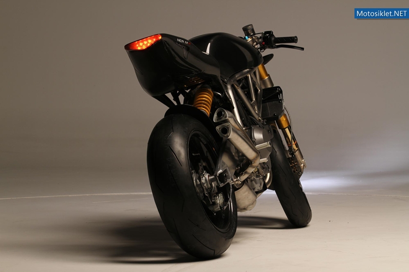 Ducati-Monster-NCR-M4-Custom-70000-011