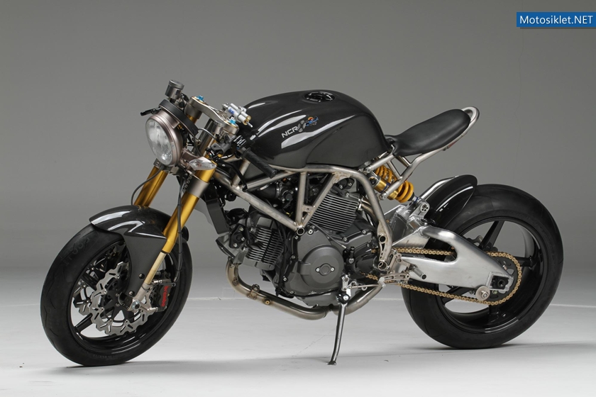 Ducati-Monster-NCR-M4-Custom-70000-020