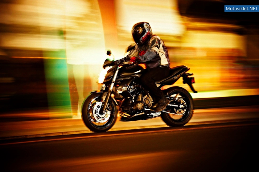Kawasaki-ER-6N-011