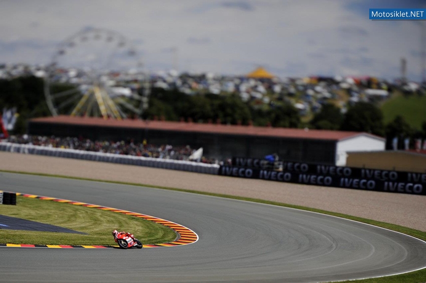 Ducati-2011-MotoGP-0006