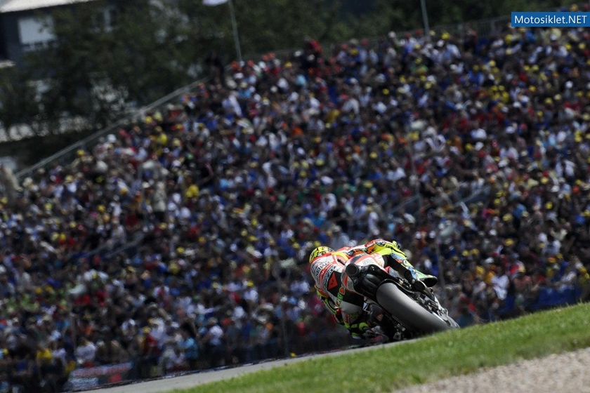 Ducati-2011-MotoGP-0012