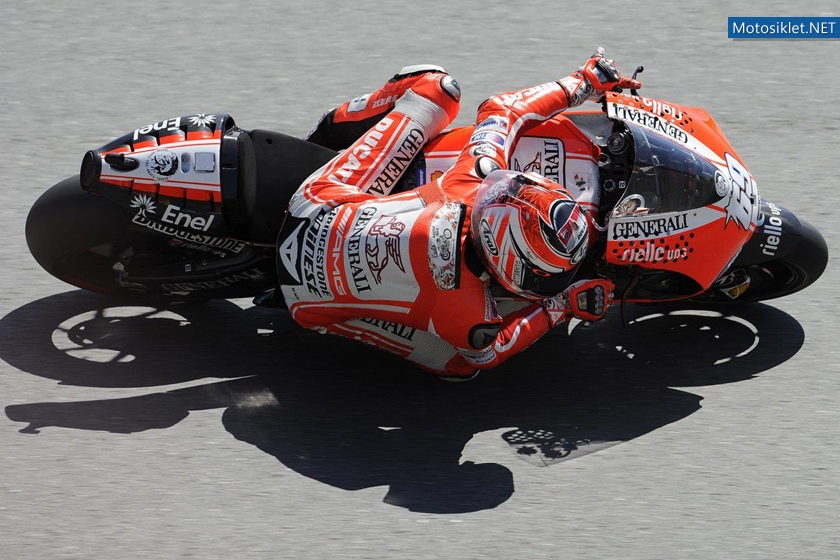Ducati-2011-MotoGP-0019