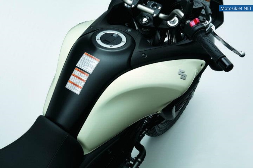 2012-Suzuki-V-Strom-650-ABS-008