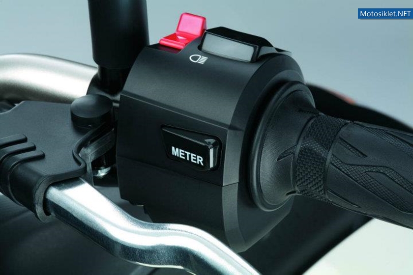 2012-Suzuki-V-Strom-650-ABS-022