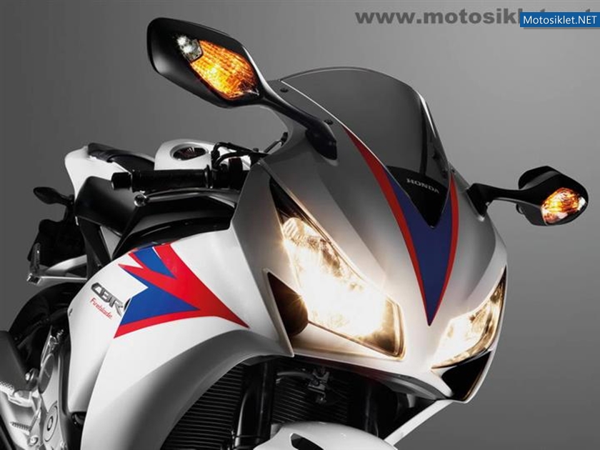 2012-Honda-CBR-1000RR-Fireblade-013