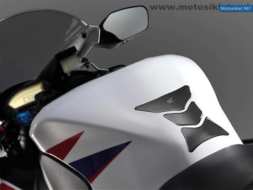 2012-Honda-CBR-1000RR-Fireblade-032