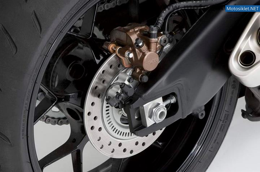 2012-Honda-CBR-1000RR-Fireblade-036