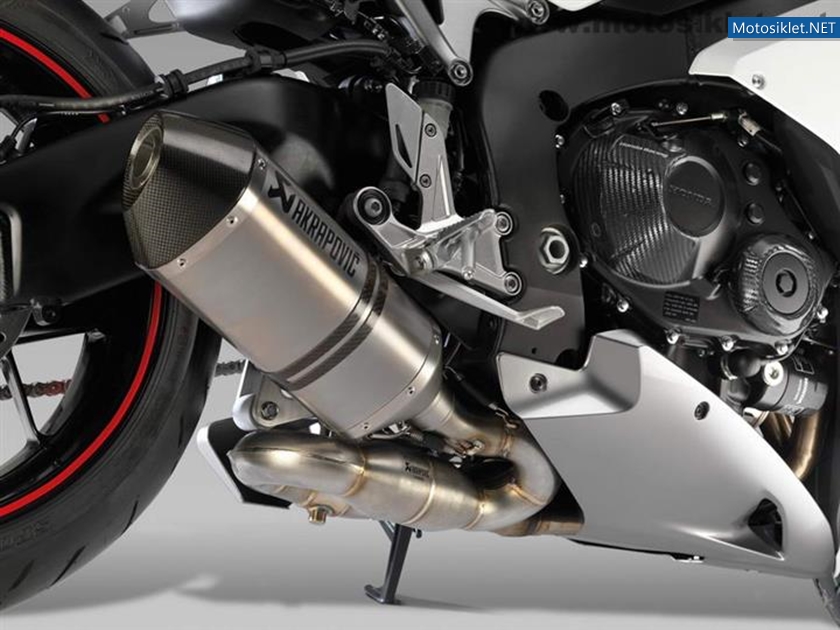 2012-Honda-CBR-1000RR-Fireblade-042