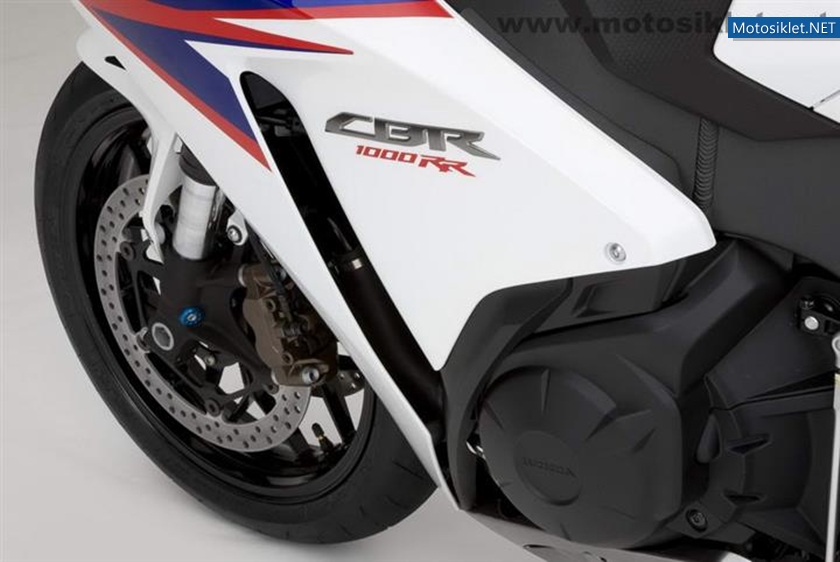 2012-Honda-CBR-1000RR-Fireblade-053