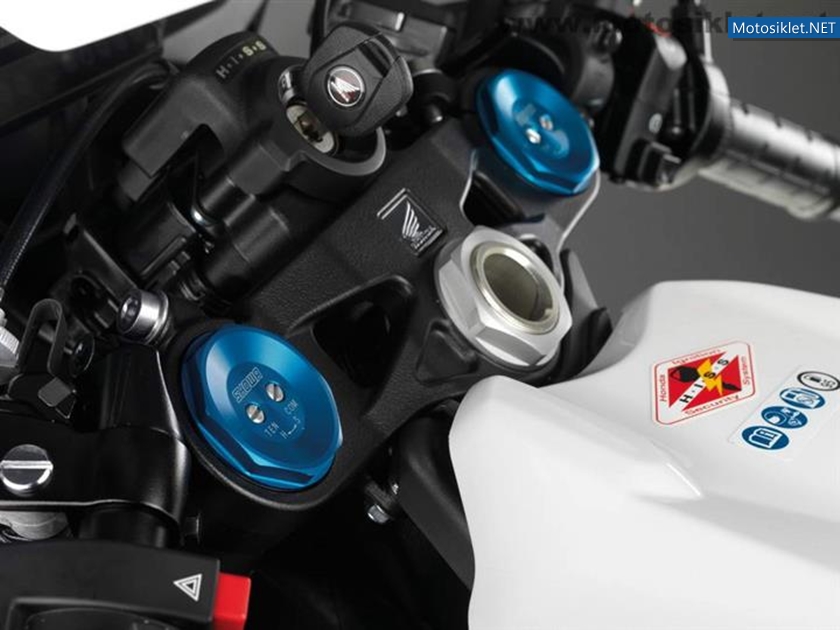2012-Honda-CBR-1000RR-Fireblade-061