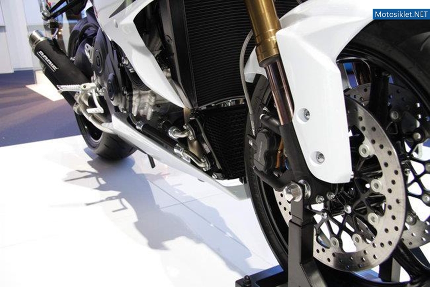 Suzuki-Virus-1000-024