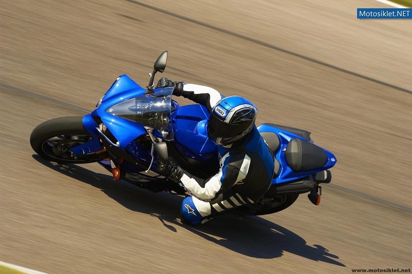2012-Yamaha-YZF-R1-016