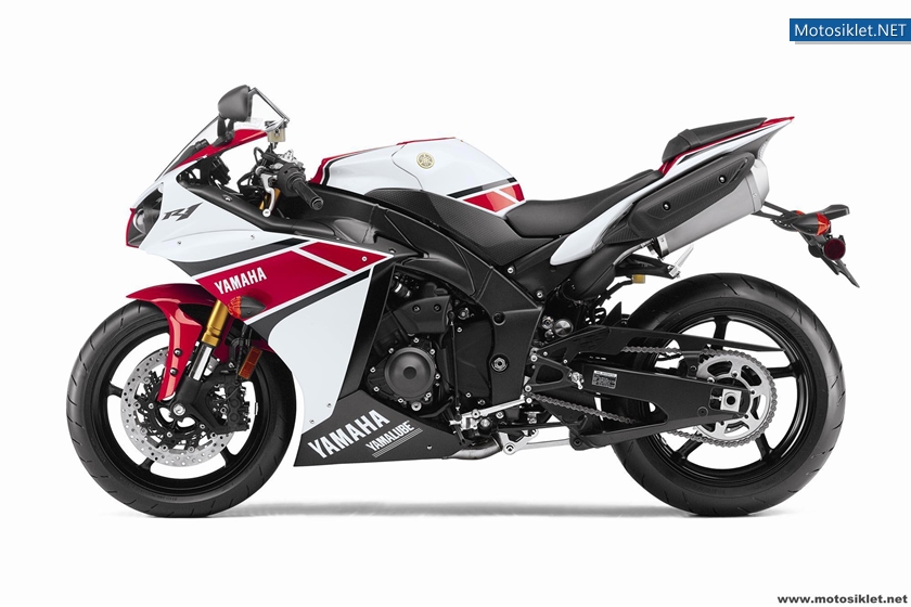 2012-Yamaha-YZF-R1-057