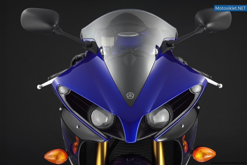 2012-Yamaha-YZF-R1-065
