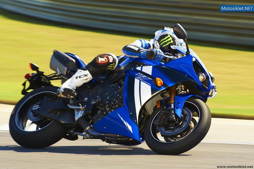 2012-Yamaha-YZF-R1-080