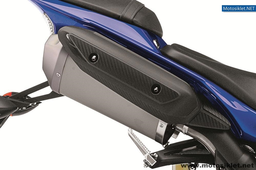 2012-Yamaha-YZF-R1-083