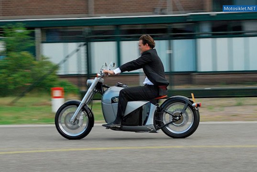 Ilk-Elektrikli-Cruiser-Motosiklet-003