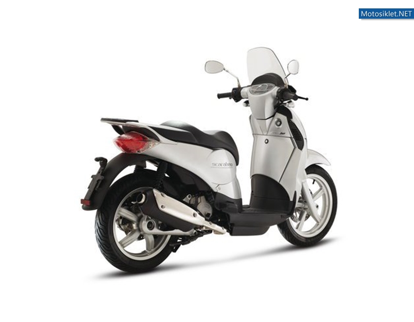 Yeni-Aprilia-Scarabeo-125-200-002-005