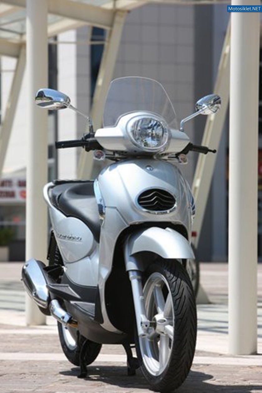 Yeni-Aprilia-Scarabeo-125-200-002-013