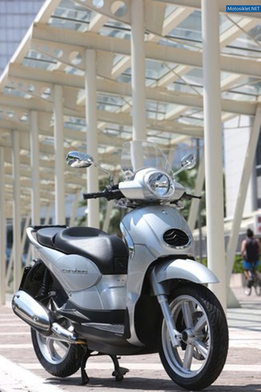 Yeni-Aprilia-Scarabeo-125-200-002-021