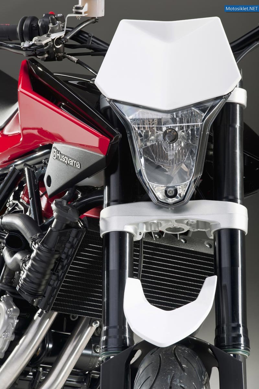 Husqvarna-Nuda-900R-Naked-007