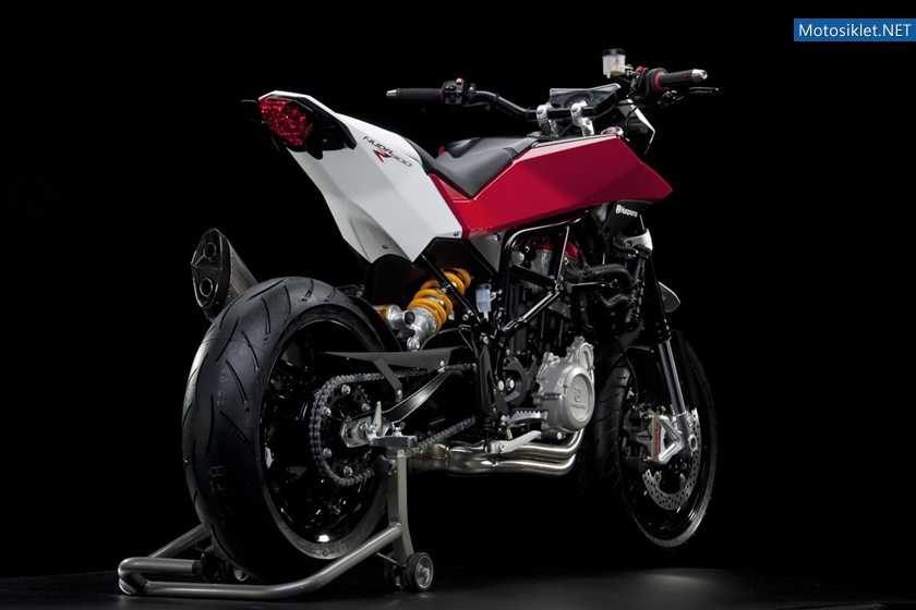 Husqvarna-Nuda-900R-Naked-010