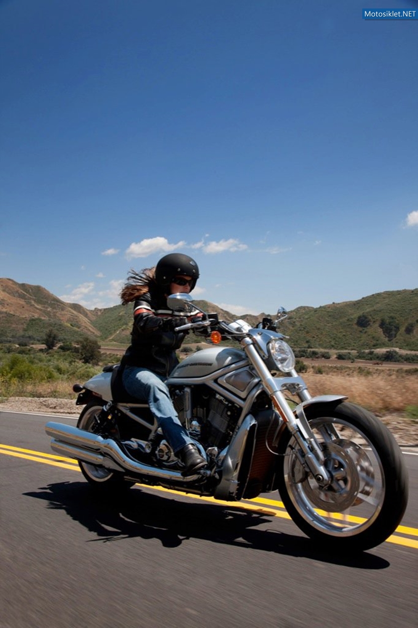 Harley-Davidson-V-RodDyna-Switchback-2012-011