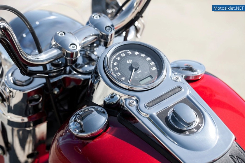 Harley-Davidson-V-RodDyna-Switchback-2012-012