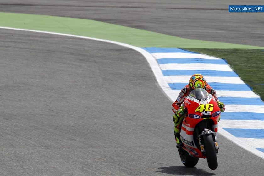 ValentinoRossi-Ducati-Team-2011-006
