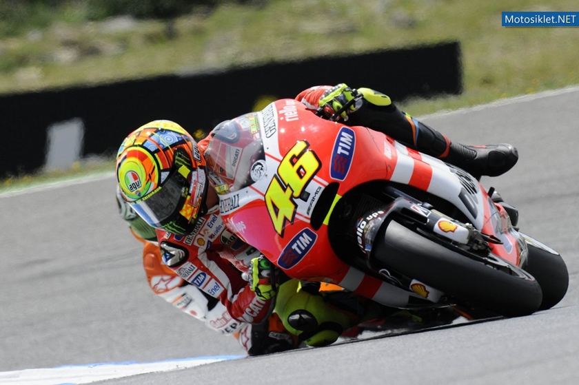 ValentinoRossi-Ducati-Team-2011-007