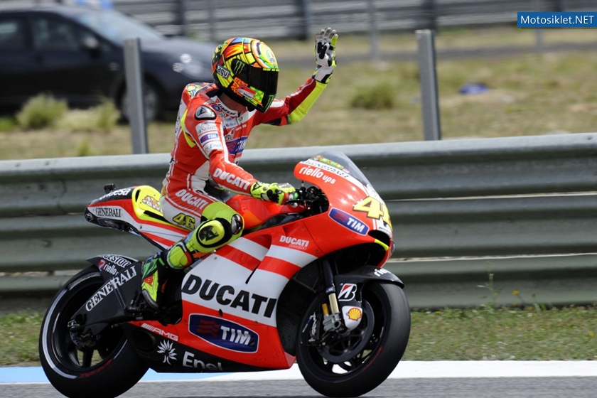 ValentinoRossi-Ducati-Team-2011-008