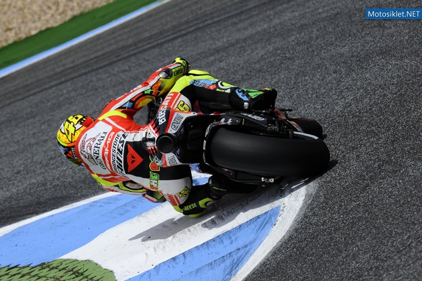 ValentinoRossi-Ducati-Team-2011-009