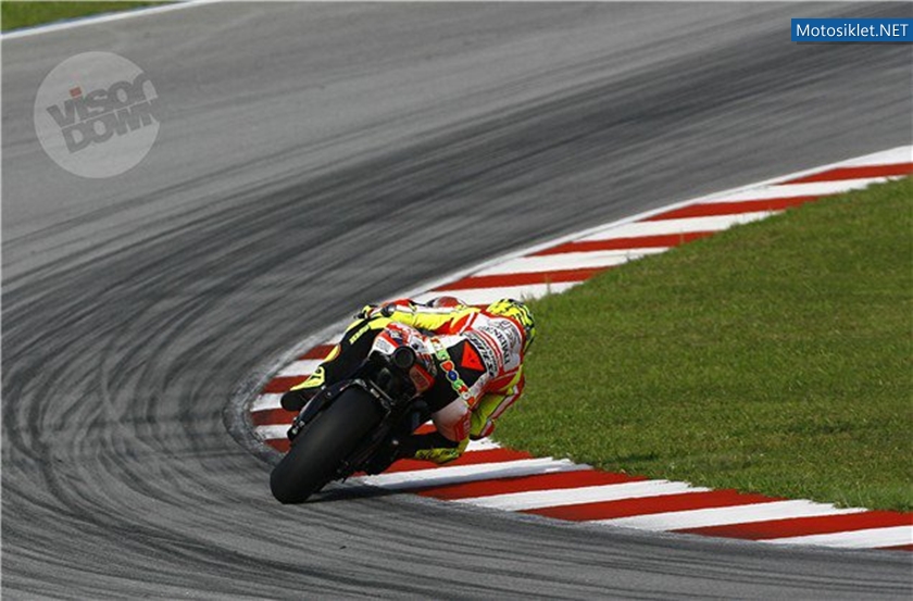 Moto-GP-2011-drift-001