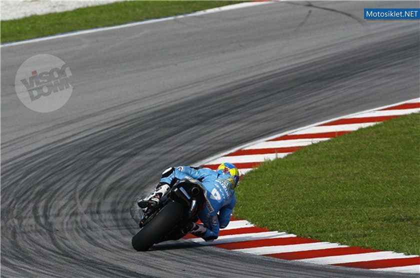Moto-GP-2011-drift-006