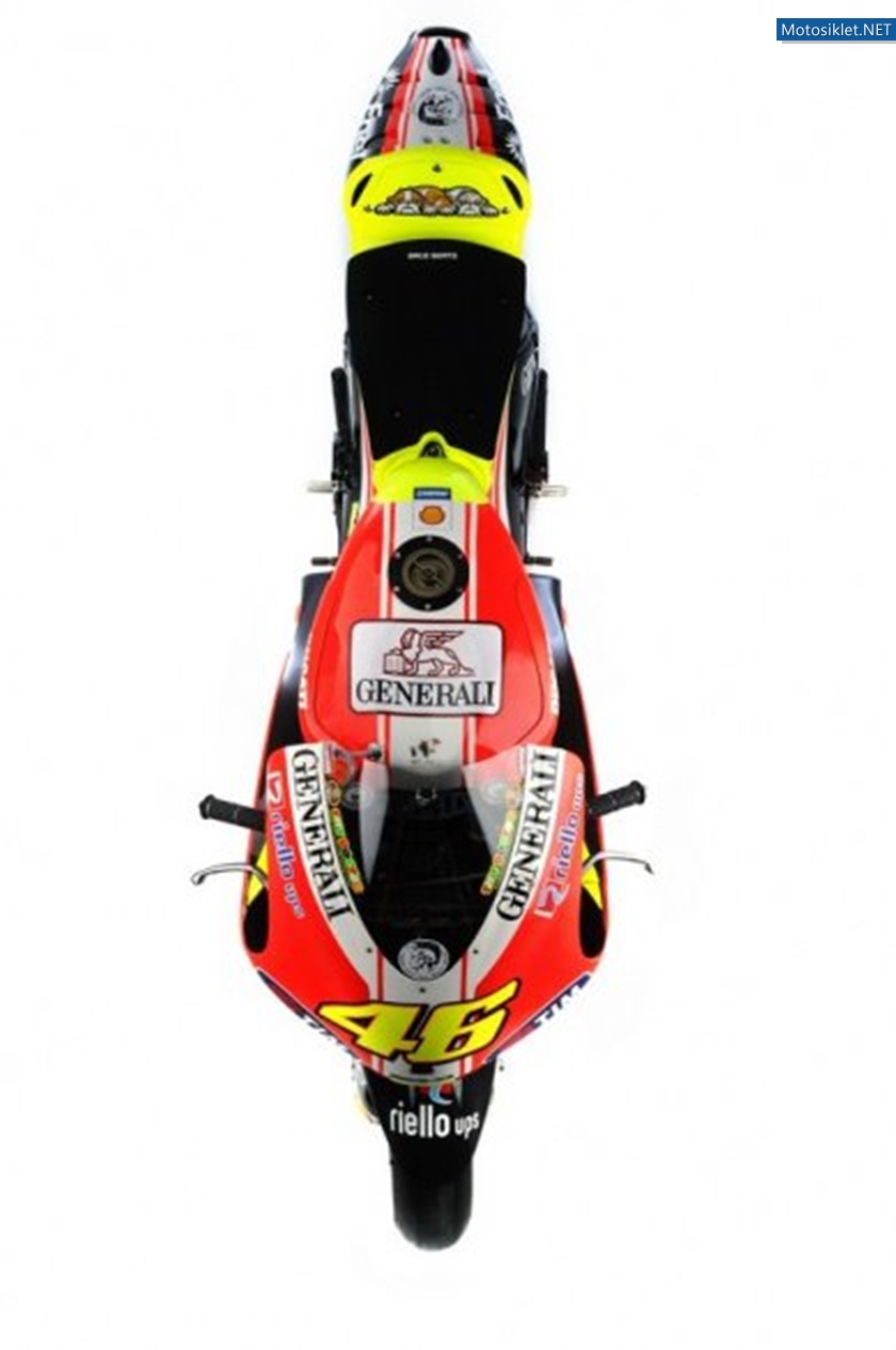 Ducat-Desmosedici-GP11-Valentino-Rossi-ve-Nicky-Hayden-005